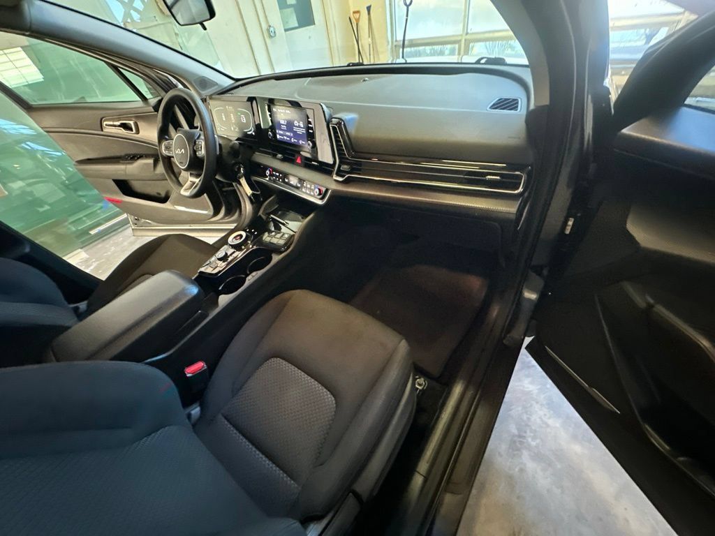 Used 2023 Kia Sportage LX AWD/4WD image 33