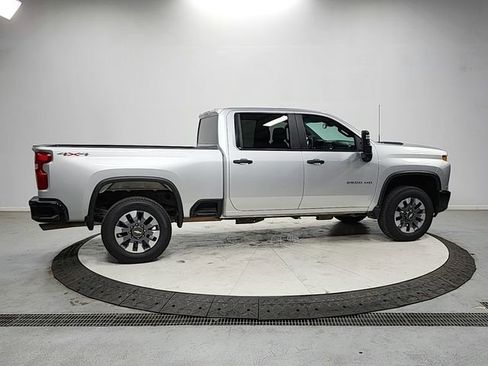 Used 2023 Chevrolet Silverado 2500 Custom w/ Custom Convenience Package image 8
