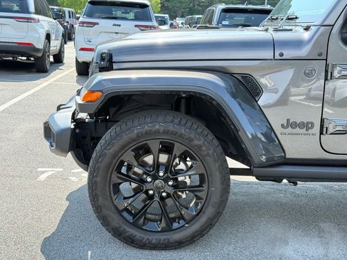Used 2025 Jeep Gladiator Sport AWD/4WD image 10