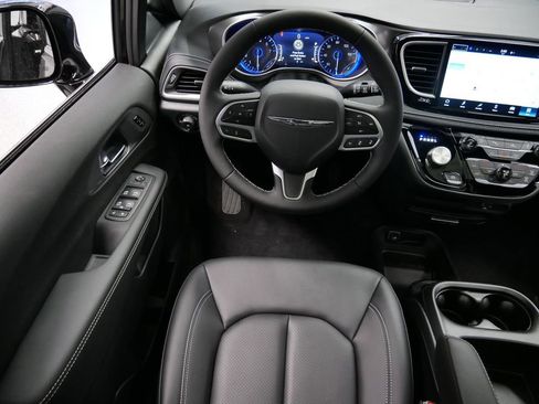 New 2026 Chrysler Pacifica Select image 25