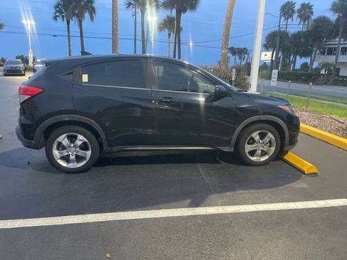 Used 2019 Honda HR-V LX image 4