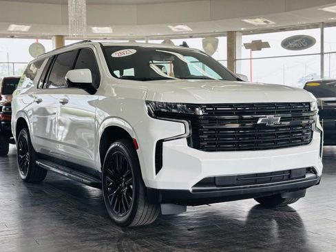 Used 2021 Chevrolet Suburban RST AWD/4WD image 4