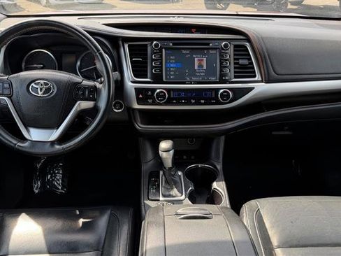 Used 2015 Toyota Highlander XLE AWD/4WD image 17