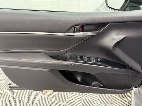 Used 2018 Toyota Camry XSE image 9