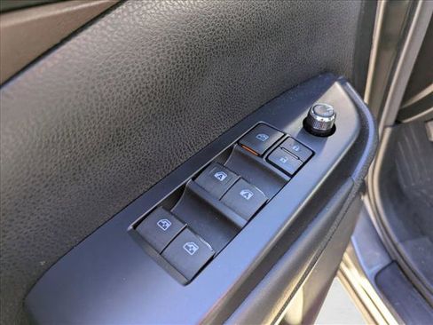 Used 2018 Toyota Highlander XLE image 12