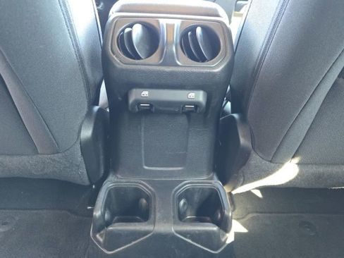 Used 2022 Jeep Wrangler Unlimited Sport image 21