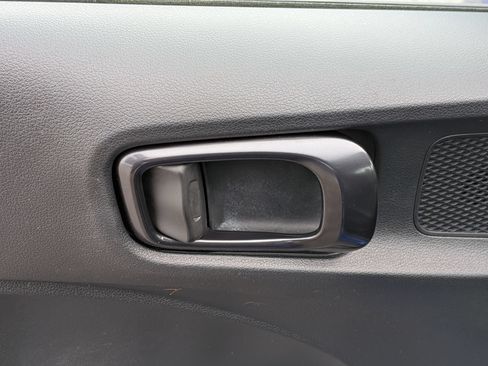 Used 2024 Hyundai Venue Limited FWD image 12