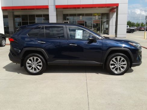 Used 2025 Toyota RAV4 Limited image 8