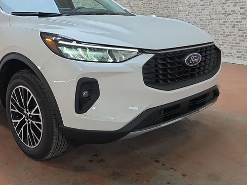 New 2026 Ford Escape SE w/ Class II Trailer Tow Package FWD image 7