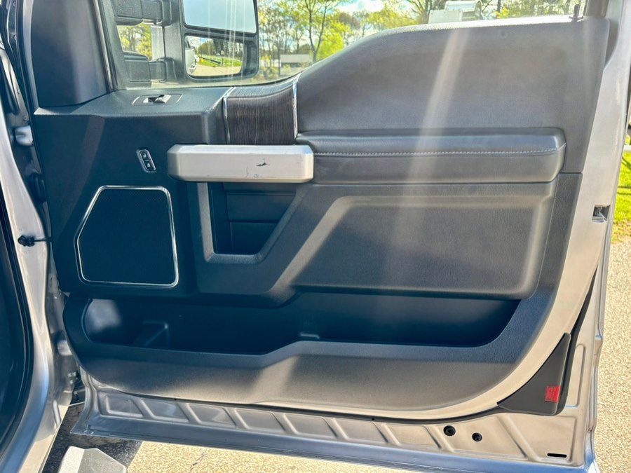 Used 2021 Ford F350 Lariat w/ Lariat Value Package AWD/4WD image 10
