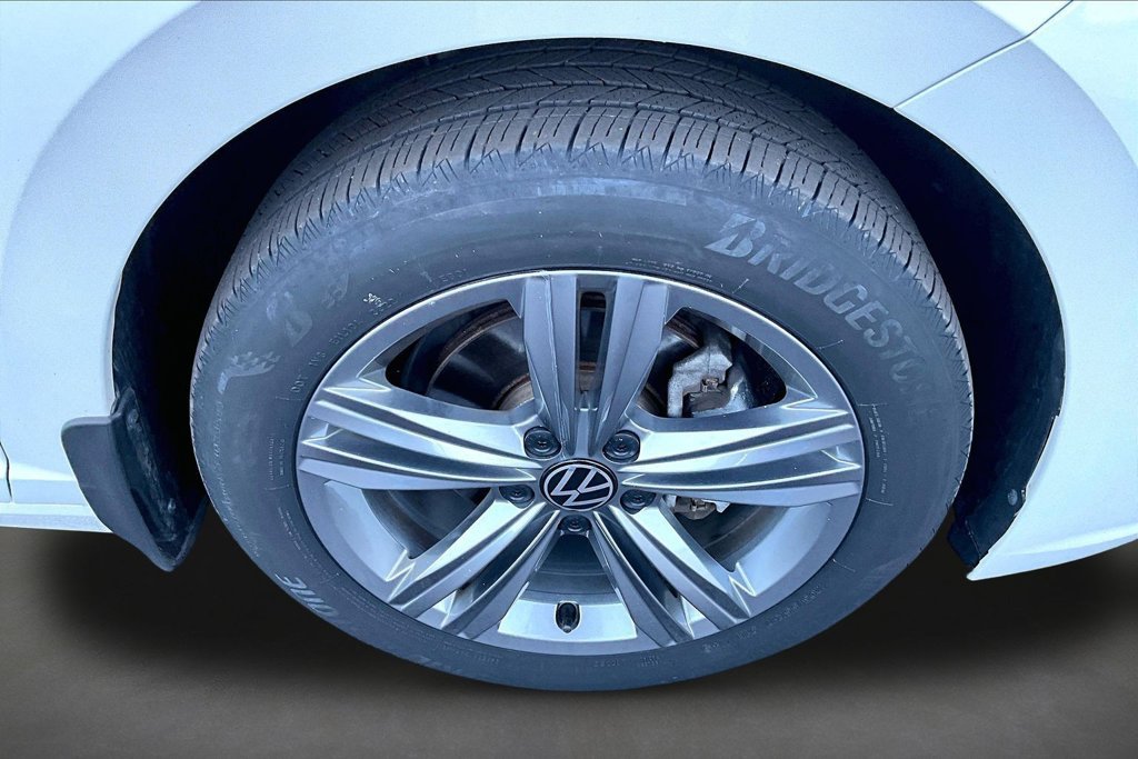 Used 2023 Volkswagen Jetta SE FWD image 32