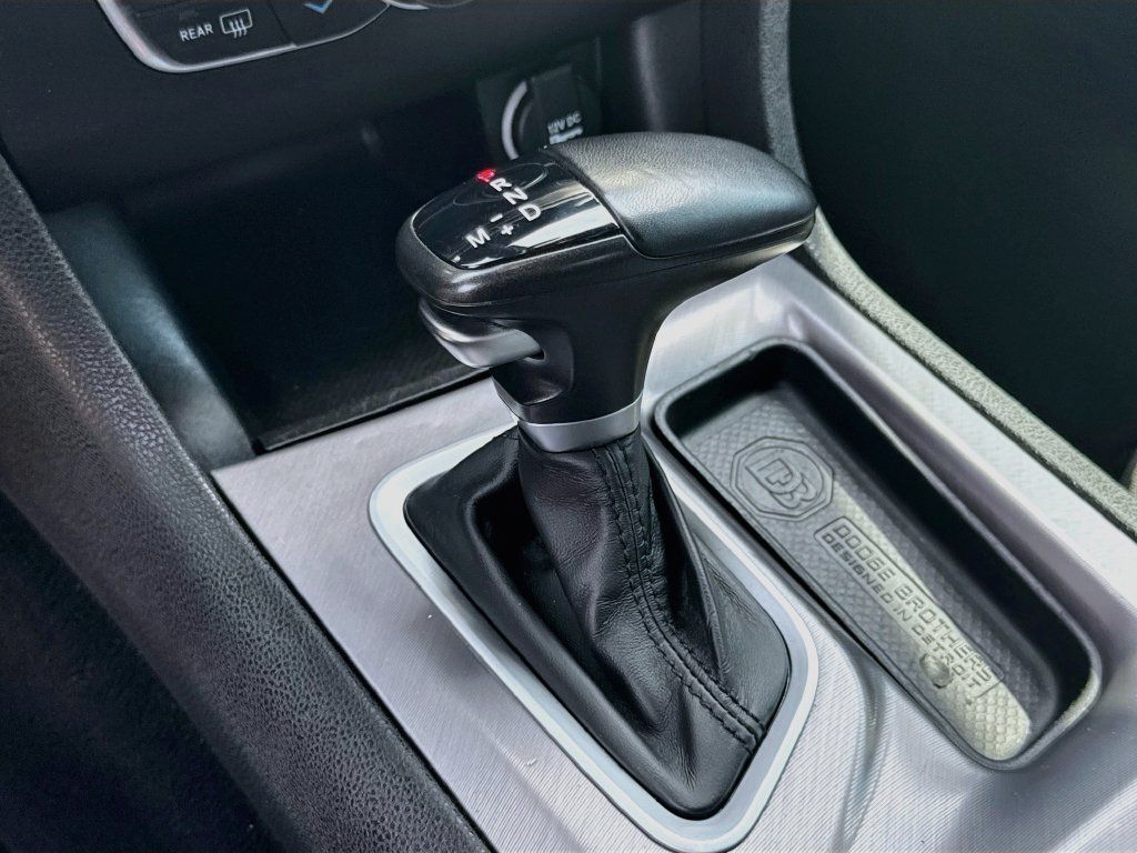 Used 2022 Dodge Charger SXT RWD image 16