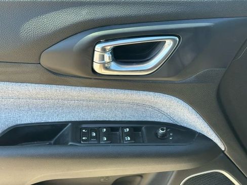 Used 2023 Jeep Compass Latitude w/ Convenience Group image 19