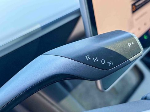 Used 2023 Tesla Model Y Long Range image 18