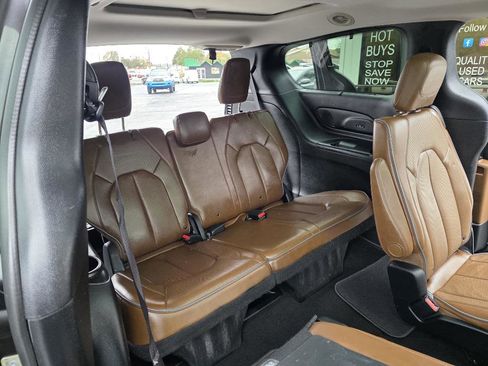 Used 2017 Chrysler Pacifica Limited w/ UConnect Theater Package image 33