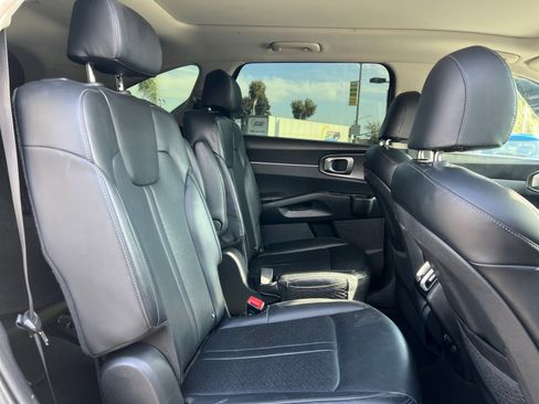 Used 2023 Kia Sorento EX w/ Panoramic Sunroof Package image 18