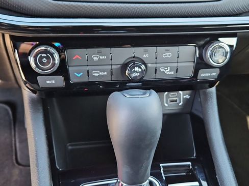 New 2026 Jeep Compass Latitude image 28