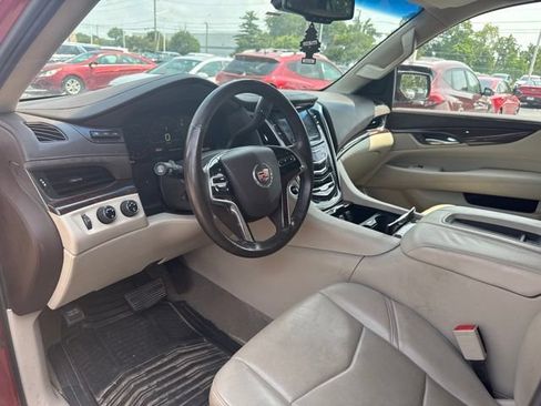 Used 2015 Cadillac Escalade Luxury AWD/4WD image 12