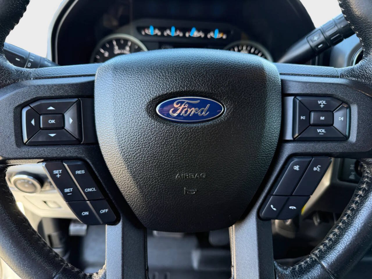 Used 2015 Ford F150 XLT w/ Equipment Group 302A Luxury AWD/4WD image 15