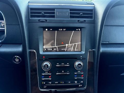 Used 2017 Lincoln Navigator L Select image 16