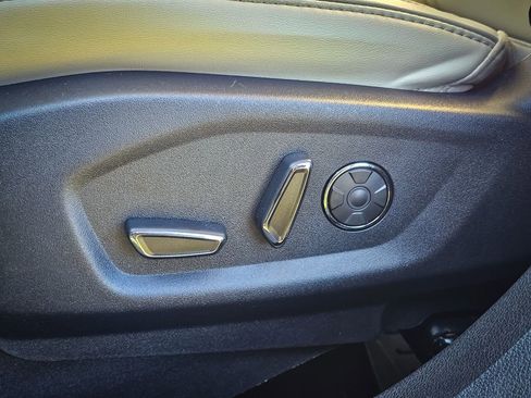 Used 2017 Ford Explorer Platinum image 19