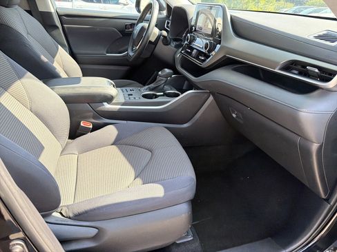 Certified 2024 Toyota Highlander LE AWD/4WD image 24