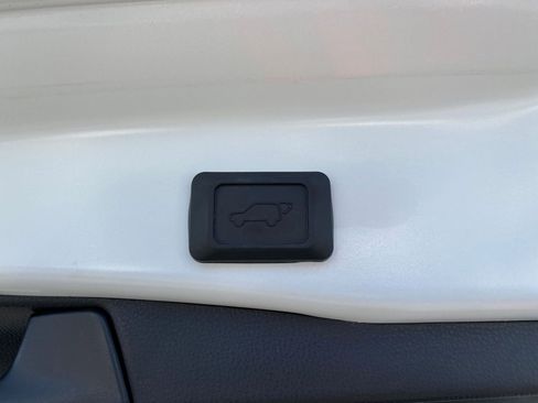 Used 2025 Toyota RAV4 XLE w/ Convenience Package image 23