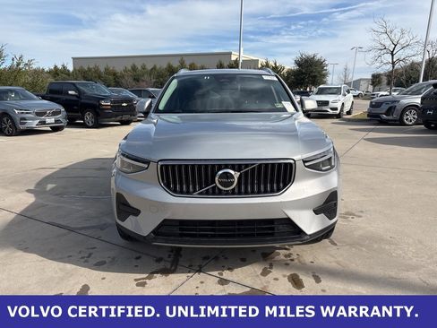 Certified 2025 Volvo XC40 B5 Core image 2