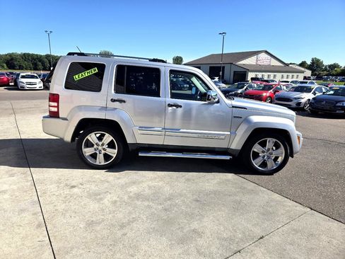 Used 2011 Jeep Liberty Limited Jet image 4