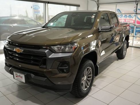Used 2023 Chevrolet Colorado LT w/ LT Convenience Package II AWD/4WD image 5