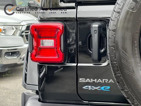 Certified 2025 Jeep Wrangler Unlimited Sahara w/ Safety Group AWD/4WD image 27