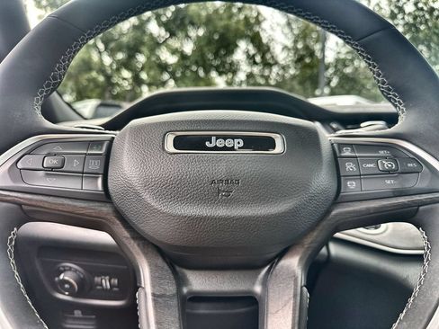 Used 2024 Jeep Grand Cherokee Limited w/ Luxury Tech Group II AWD/4WD image 33