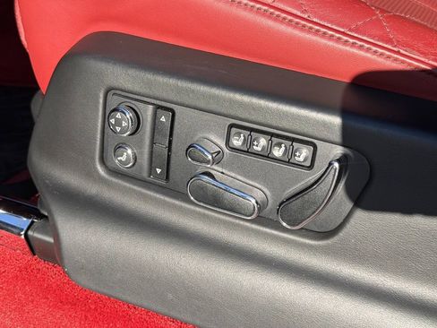 Used 2017 Bentley Bentayga AWD/4WD image 52