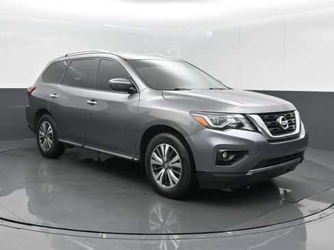 Used 2020 Nissan Pathfinder SV image 1