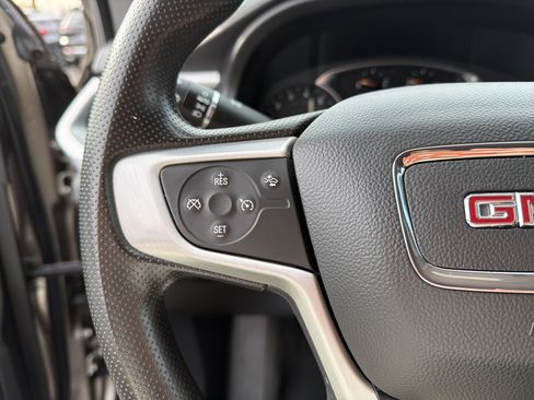 Certified 2022 GMC Acadia SLE w/ Driver Convenience Package image 13