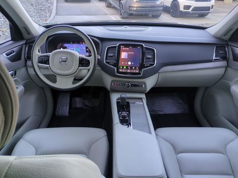 Used 2023 Volvo XC90 B6 Plus image 29