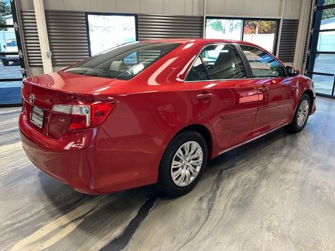 Used 2014 Toyota Camry LE FWD image 25