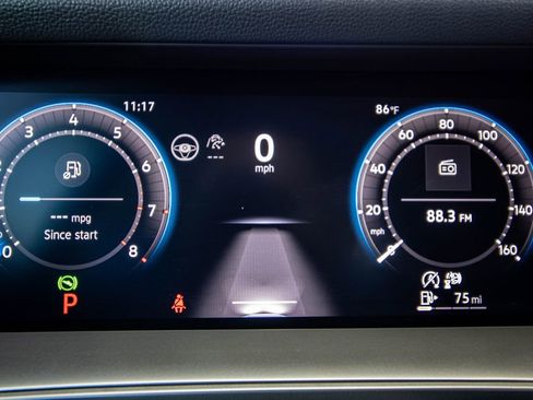 Certified 2025 Volkswagen Tiguan SE image 40