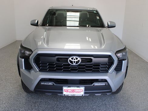 Used 2025 Toyota Tacoma TRD Off-Road AWD/4WD image 3