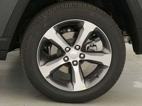 New 2025 Jeep Grand Cherokee Limited image 38