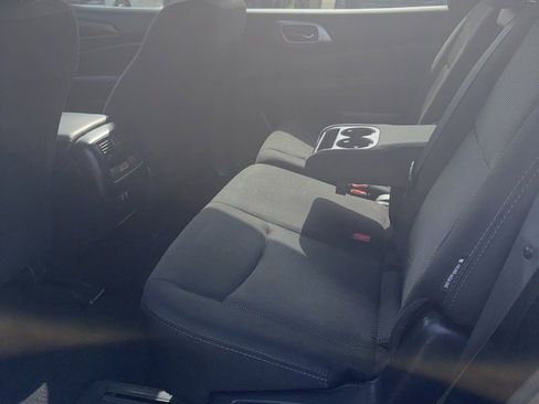 Used 2020 Nissan Pathfinder S image 13