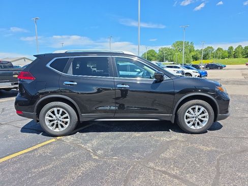 Used 2017 Nissan Rogue SV AWD/4WD image 3