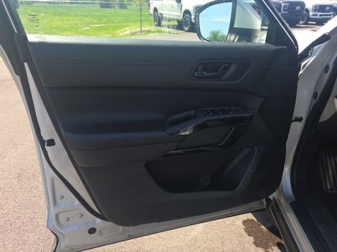 Used 2025 Nissan Pathfinder SV image 25