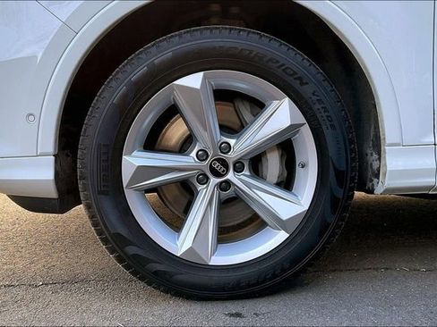 Certified 2023 Audi Q7 2.0T Premium w/ Convenience Package image 9