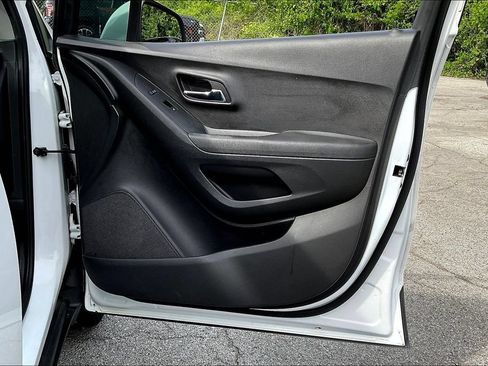 Used 2019 Chevrolet Trax LS FWD image 19