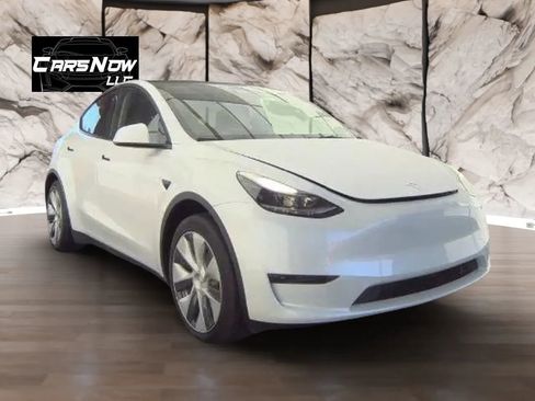 Used 2024 Tesla Model Y Long Range RWD image 1