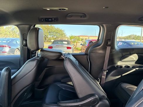 Used 2024 Chrysler Pacifica Select image 19
