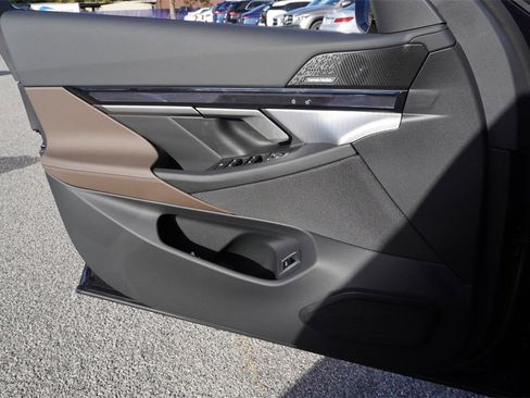 New 2025 BMW i5 eDrive40i w/ M Sport Package image 9