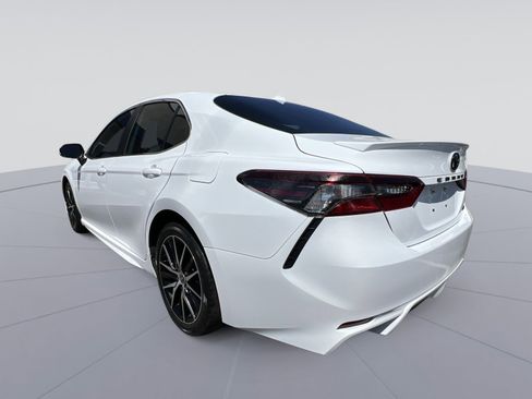 Used 2023 Toyota Camry SE image 3