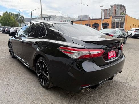 Used 2019 Toyota Camry XSE FWD image 5